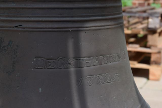 A close up of a bell engraved with 'De Catharina 1772'