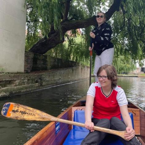 Emma Dinnage and Jenny Hay punting