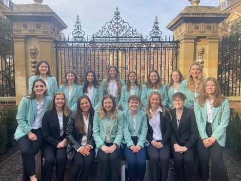 The 2023 Cambridge University Hockey Club women's Blues team in front of St Catharine's College